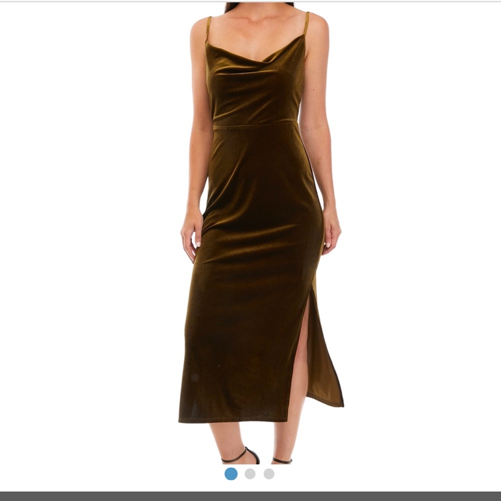 Elegant Sleeveless Strappy Solid Velvet Sheath Dress in Ruby Red